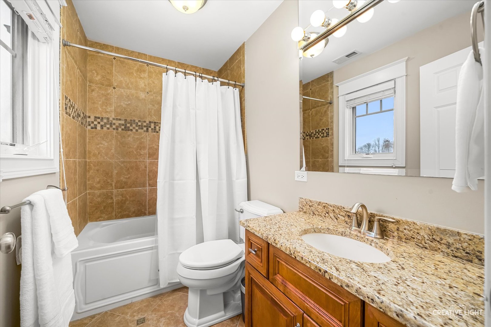 216 S Whispering Hills Drive, Naperville, IL 60540