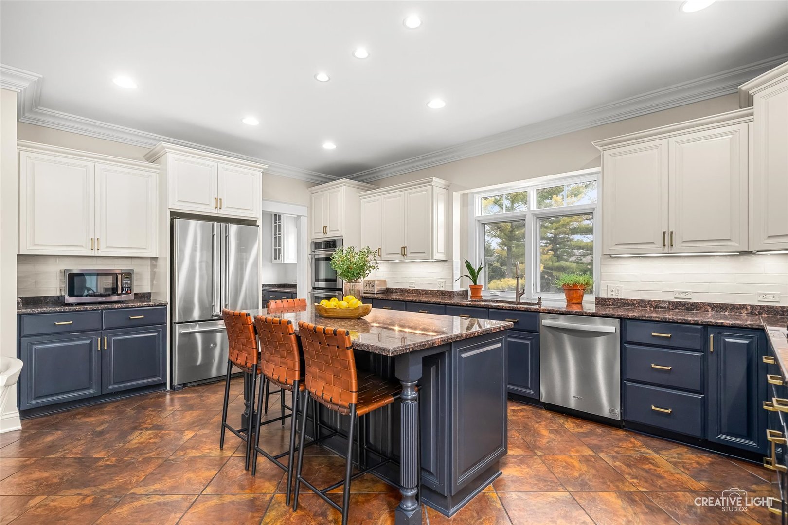 216 S Whispering Hills Drive, Naperville, IL 60540