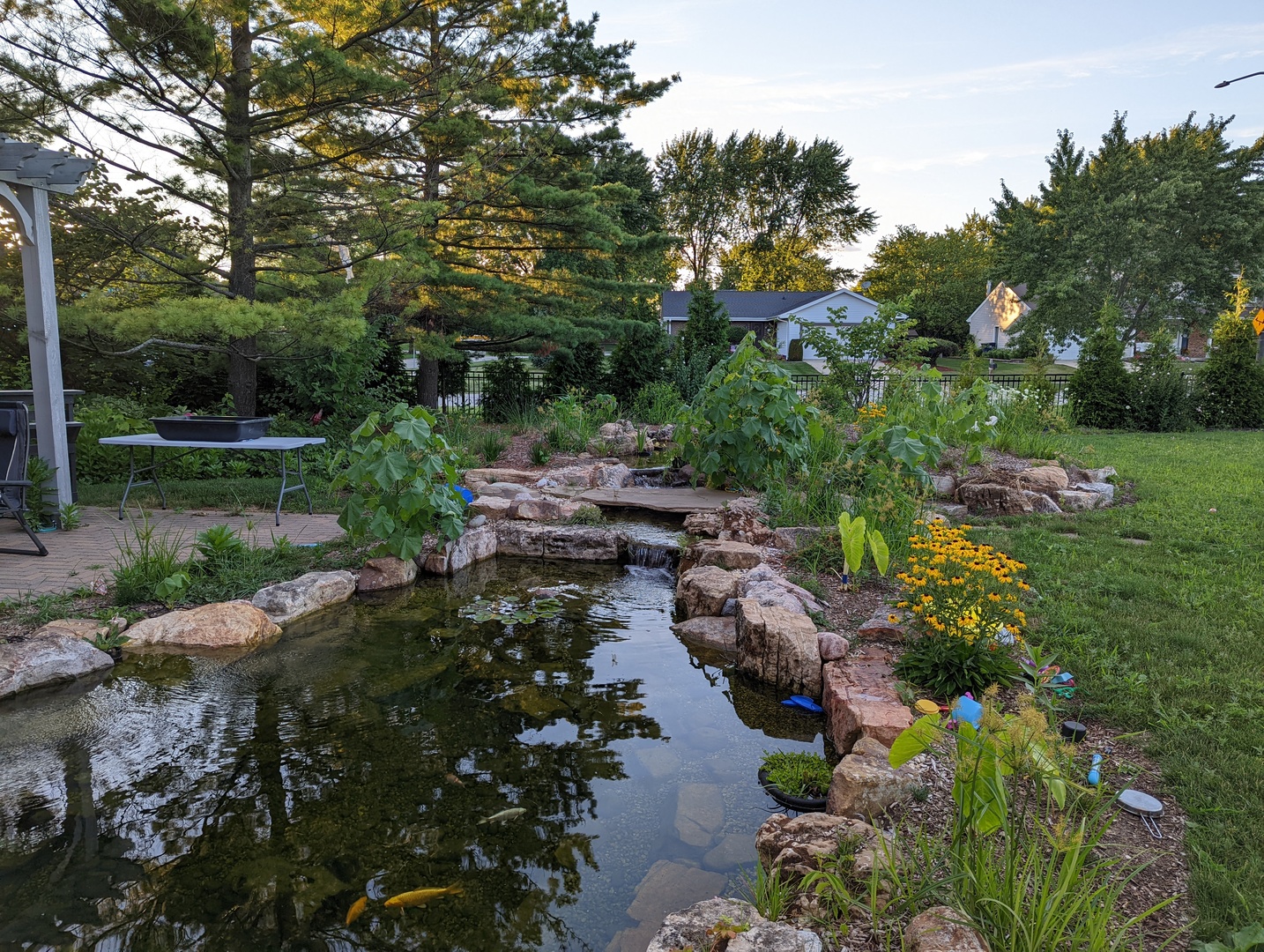 216 S Whispering Hills Drive, Naperville, IL 60540