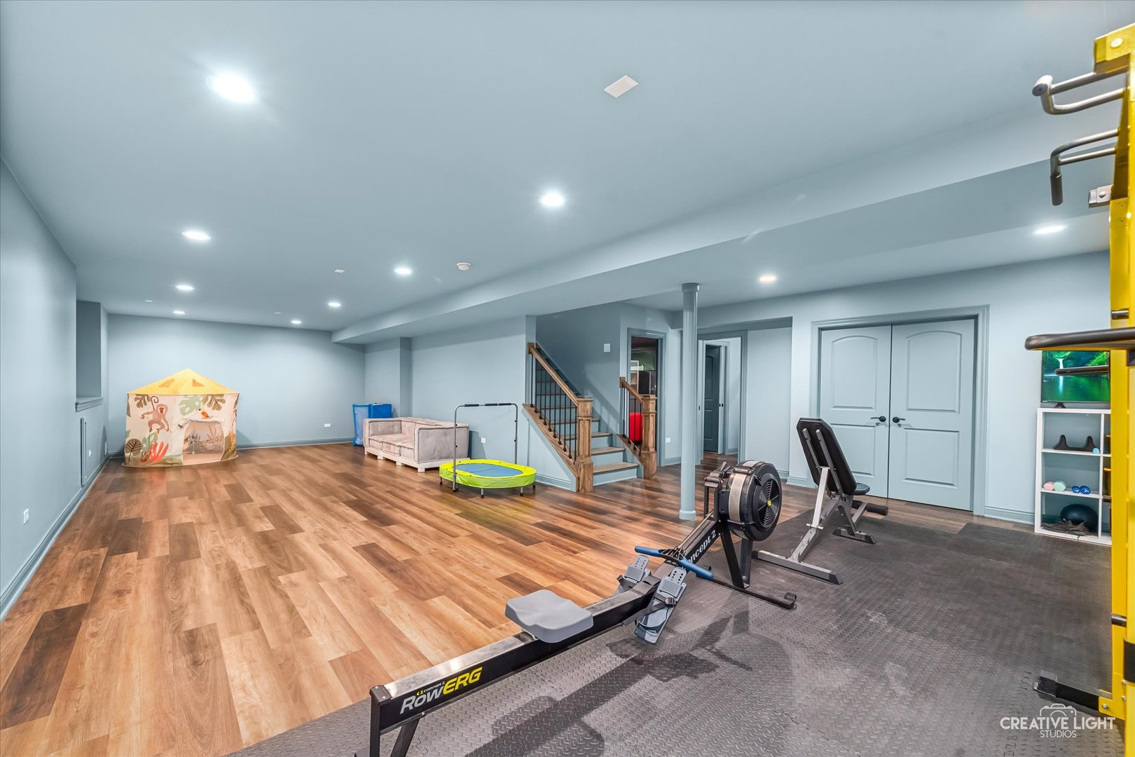 216 S Whispering Hills Drive, Naperville, IL 60540