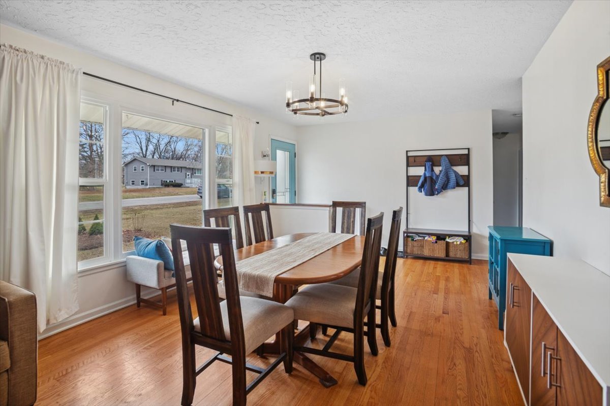 2N417 Amy Avenue, Glen Ellyn, IL 60137