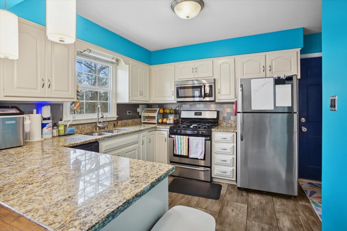 2N417 Amy Avenue, Glen Ellyn, IL 60137