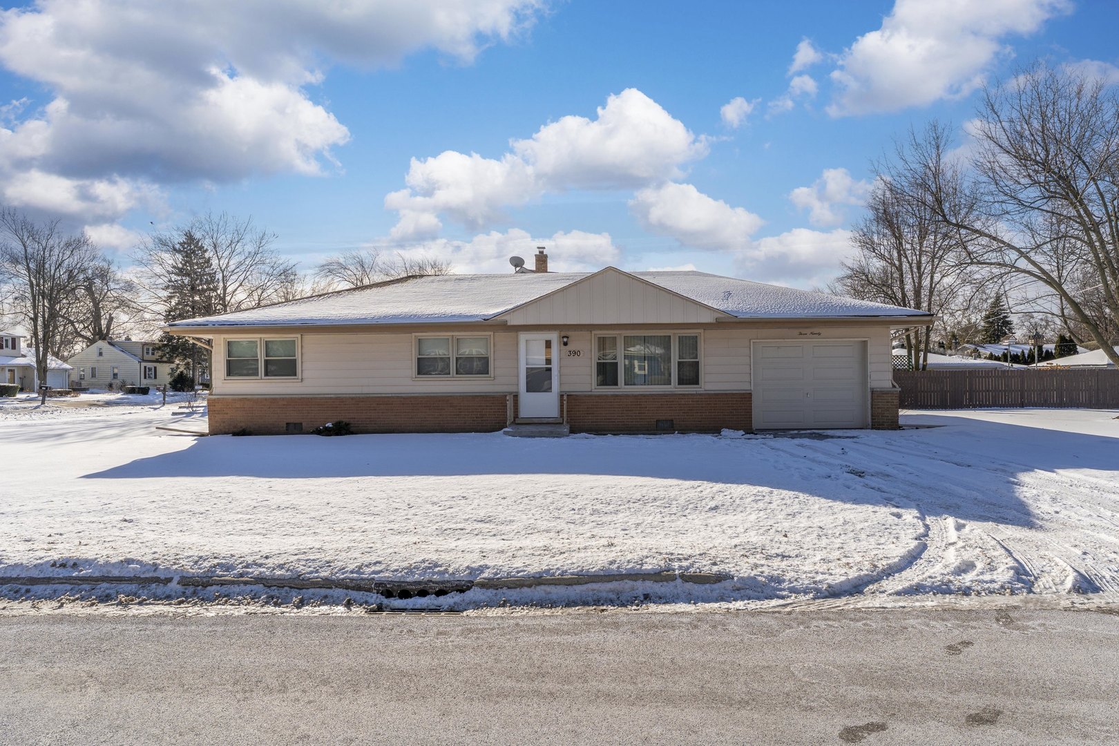 390 Oak Avenue, Wood Dale, IL 60191