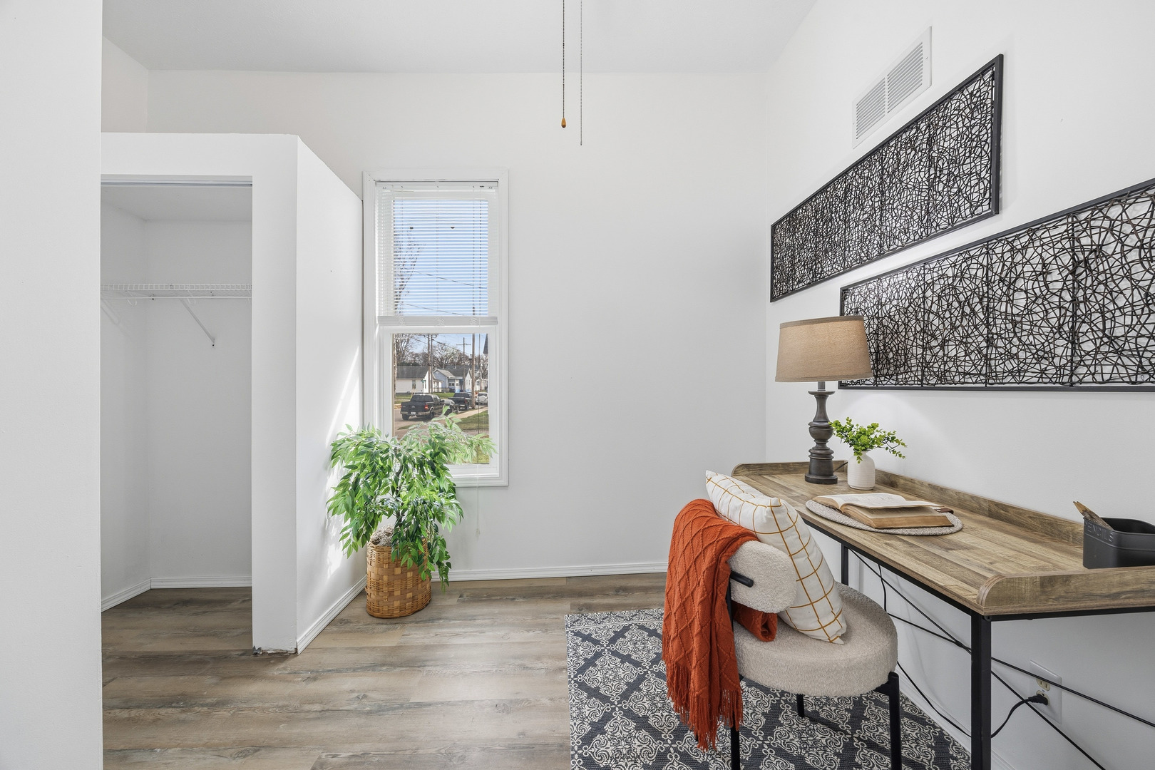 910 N Mason Street, Bloomington, IL 61701