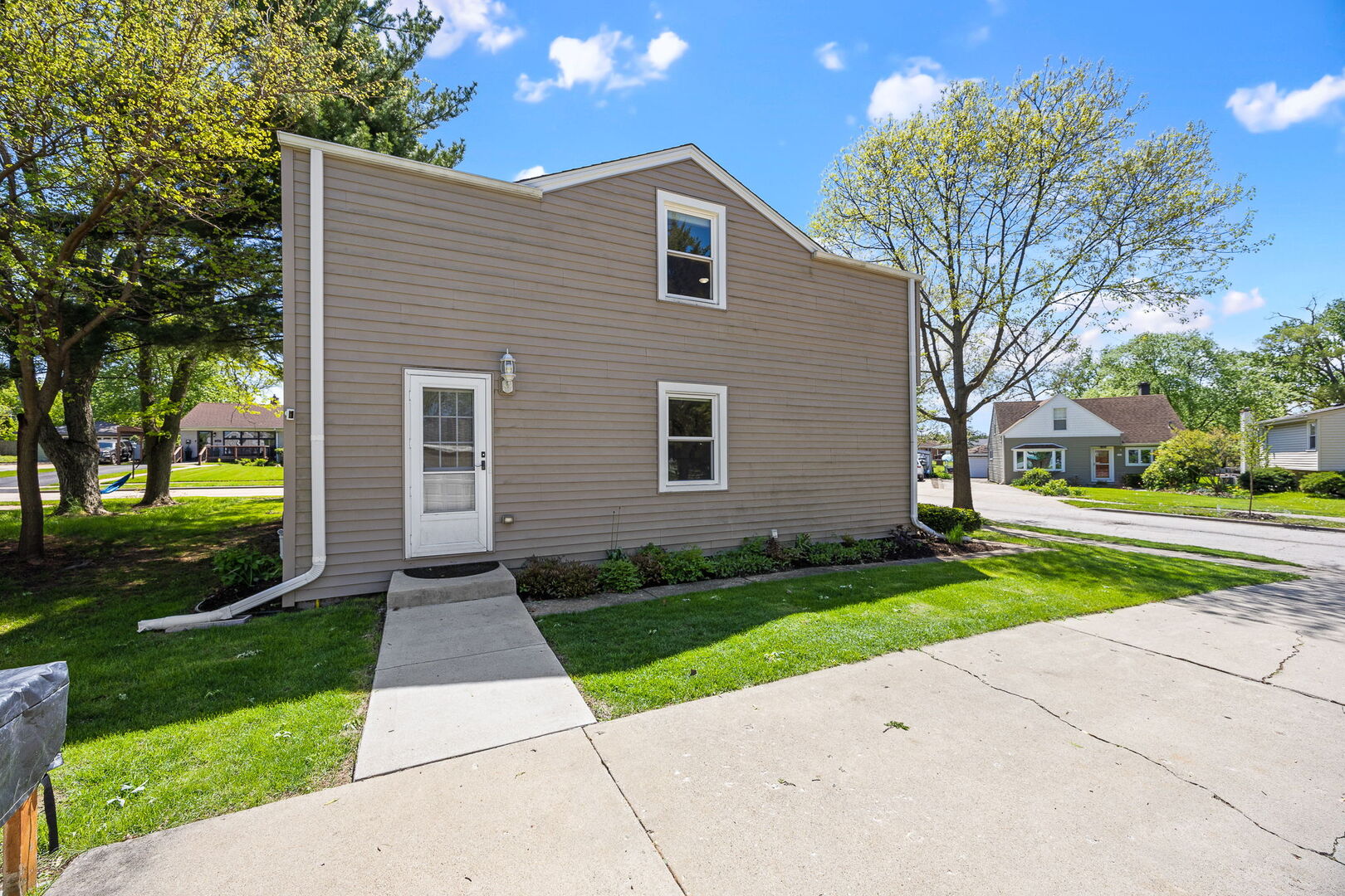 623 S Green Valley Drive, Lombard, IL 60148