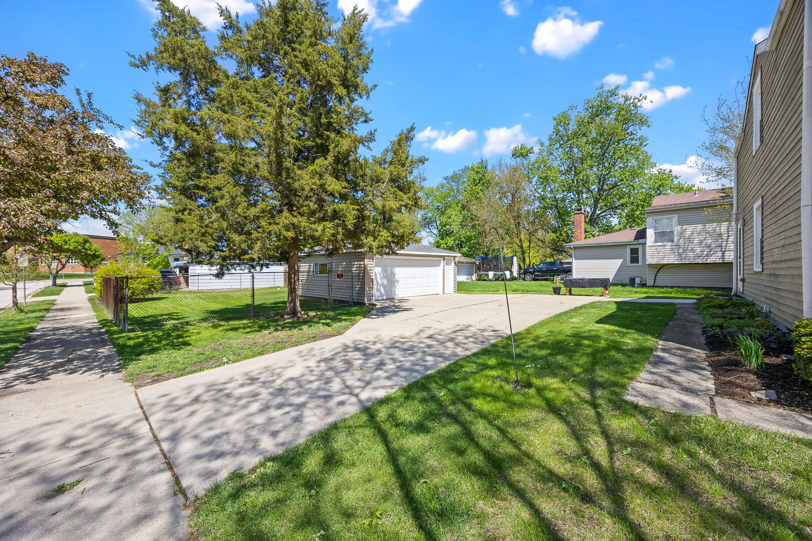 623 S Green Valley Drive, Lombard, IL 60148