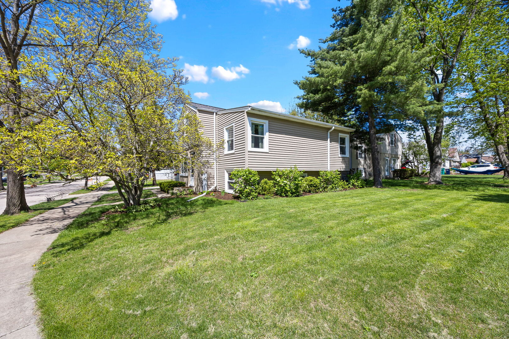 623 S Green Valley Drive, Lombard, IL 60148