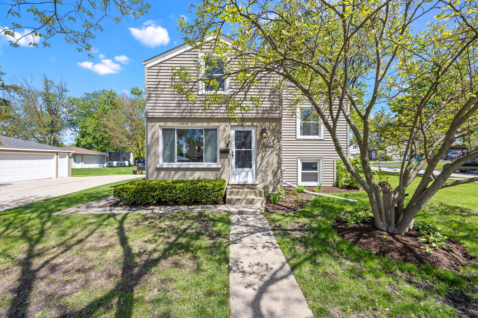 623 S Green Valley Drive, Lombard, IL 60148