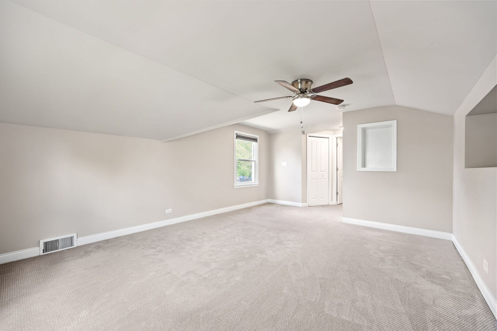 623 S Green Valley Drive, Lombard, IL 60148