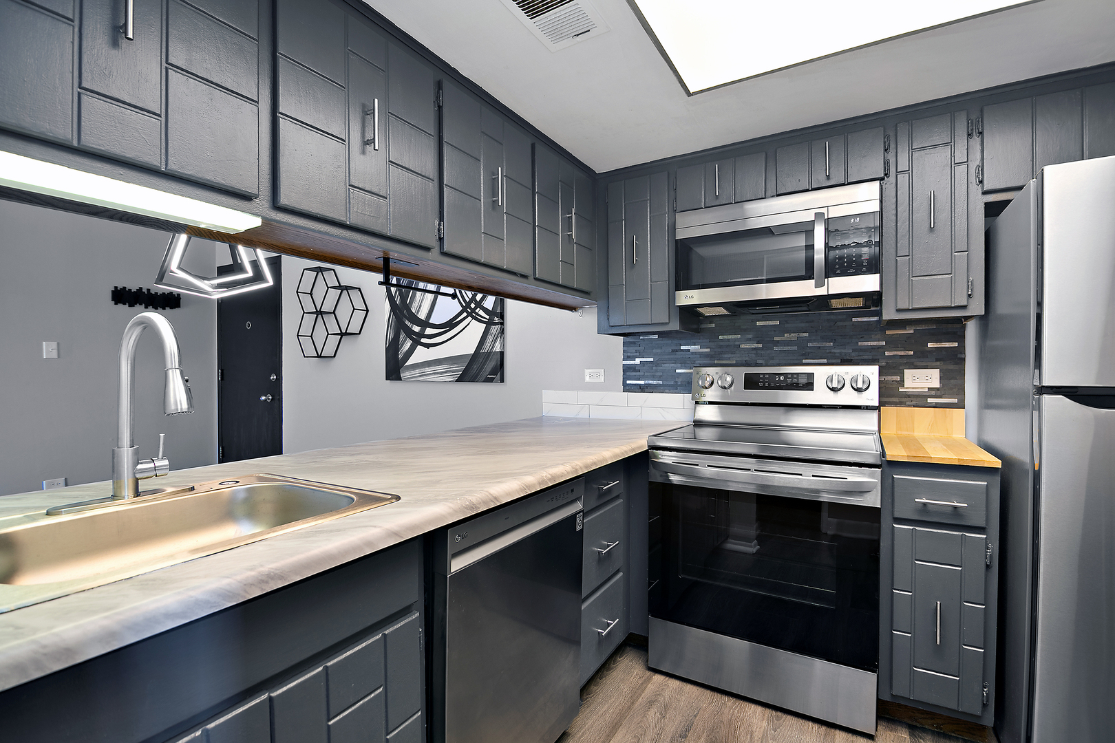 820 Elder Road #C-412, Homewood, IL 60430