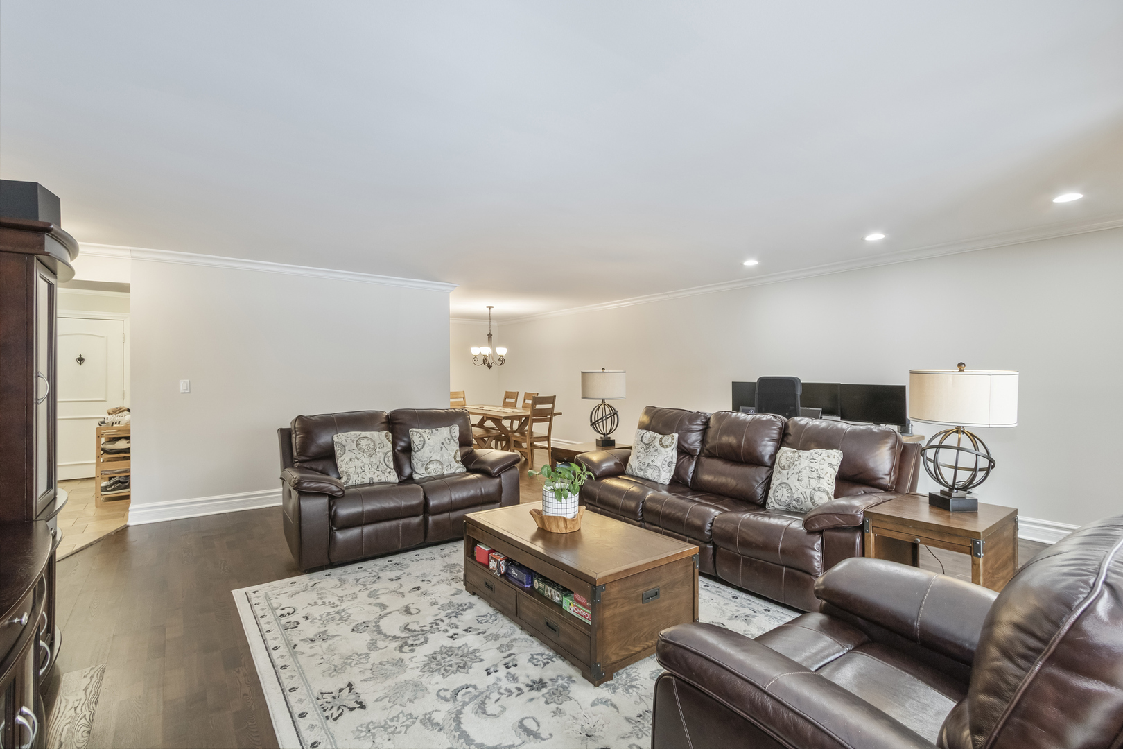 925 SPRING HILL Drive #101, Northbrook, IL 60062