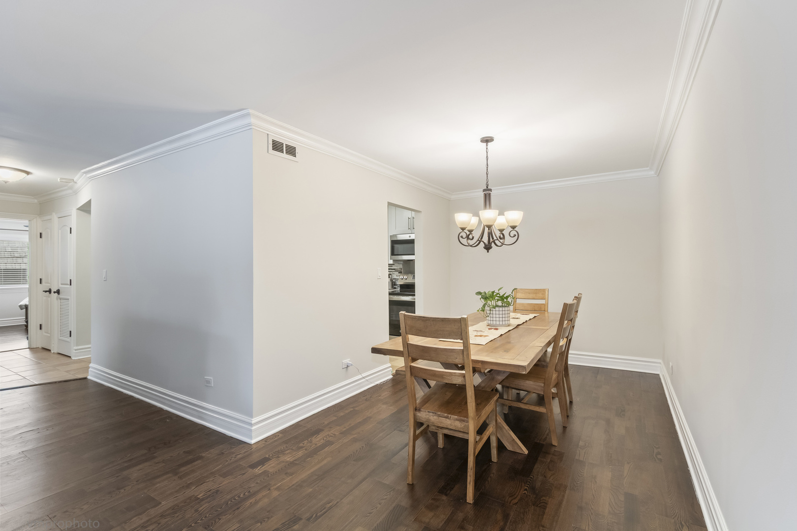 925 SPRING HILL Drive #101, Northbrook, IL 60062