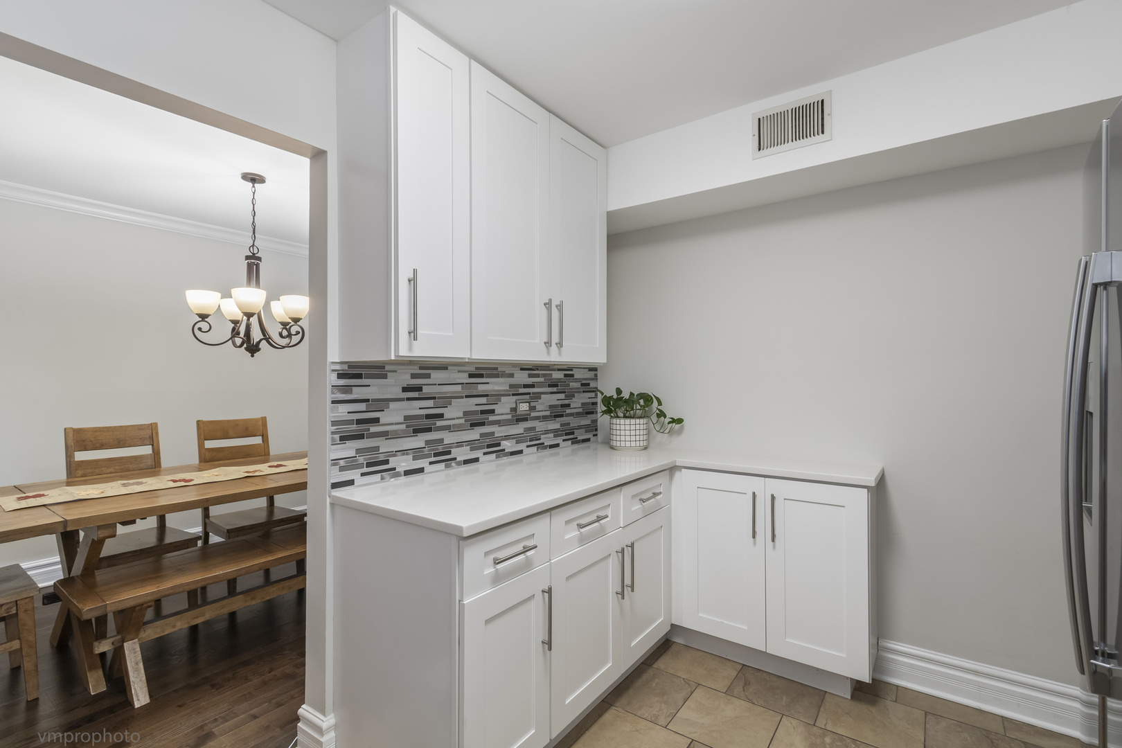 925 SPRING HILL Drive #101, Northbrook, IL 60062