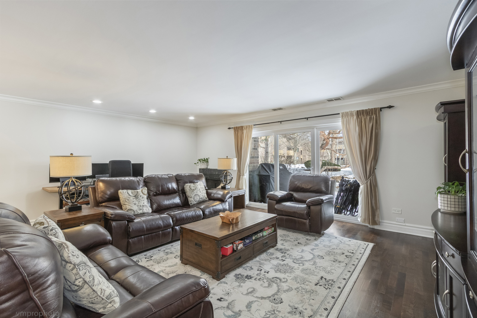 925 SPRING HILL Drive #101, Northbrook, IL 60062