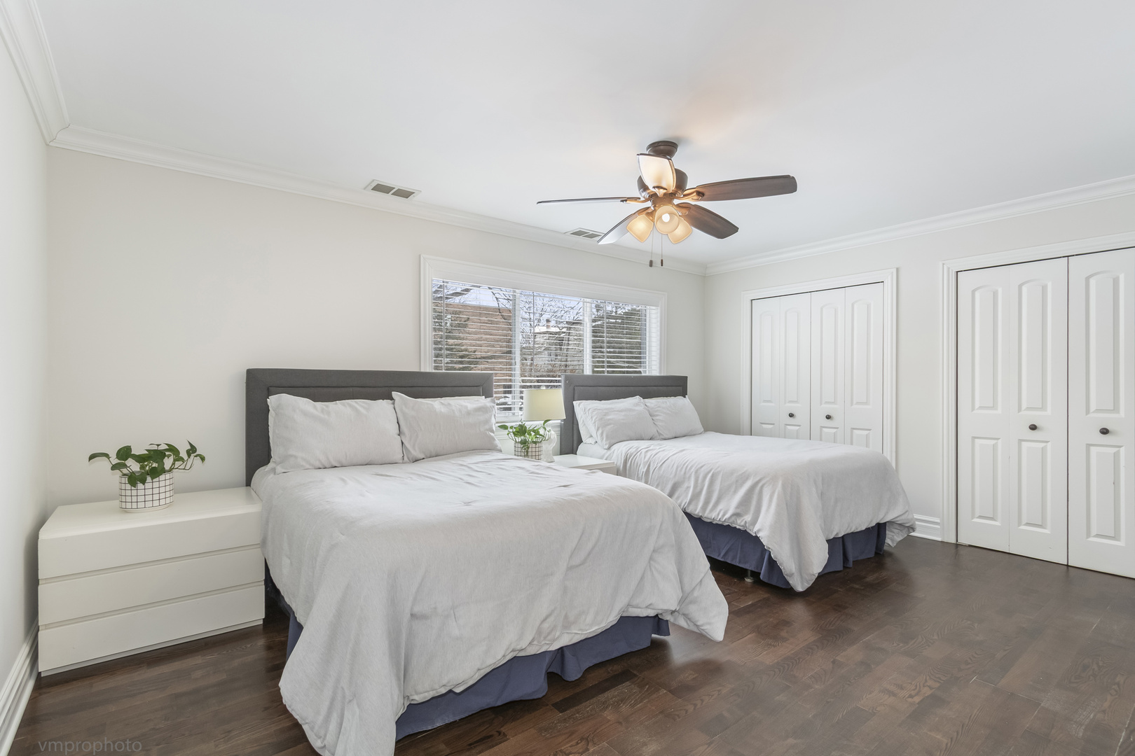 925 SPRING HILL Drive #101, Northbrook, IL 60062