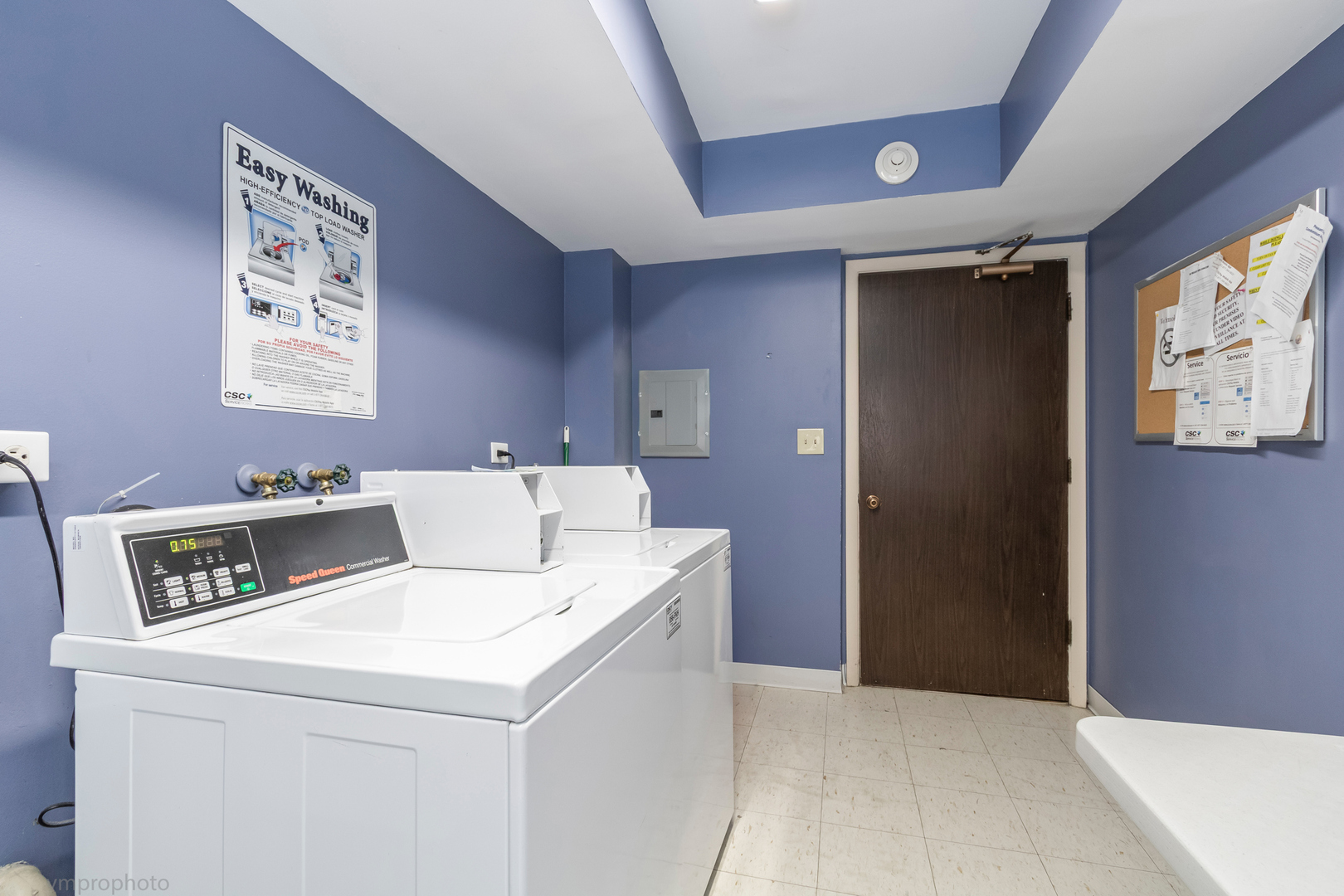 925 SPRING HILL Drive #101, Northbrook, IL 60062