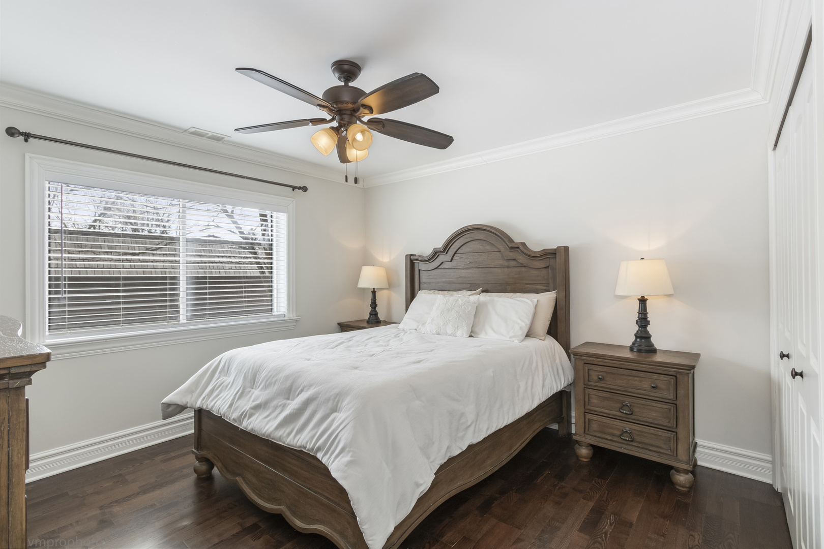 925 SPRING HILL Drive #101, Northbrook, IL 60062