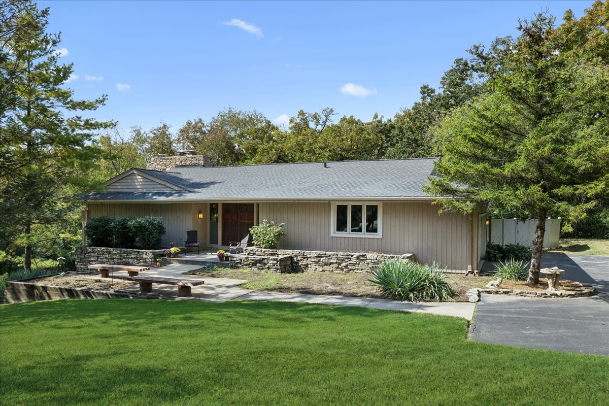 25146 N West Tower Drive, Tower Lakes, IL 60010