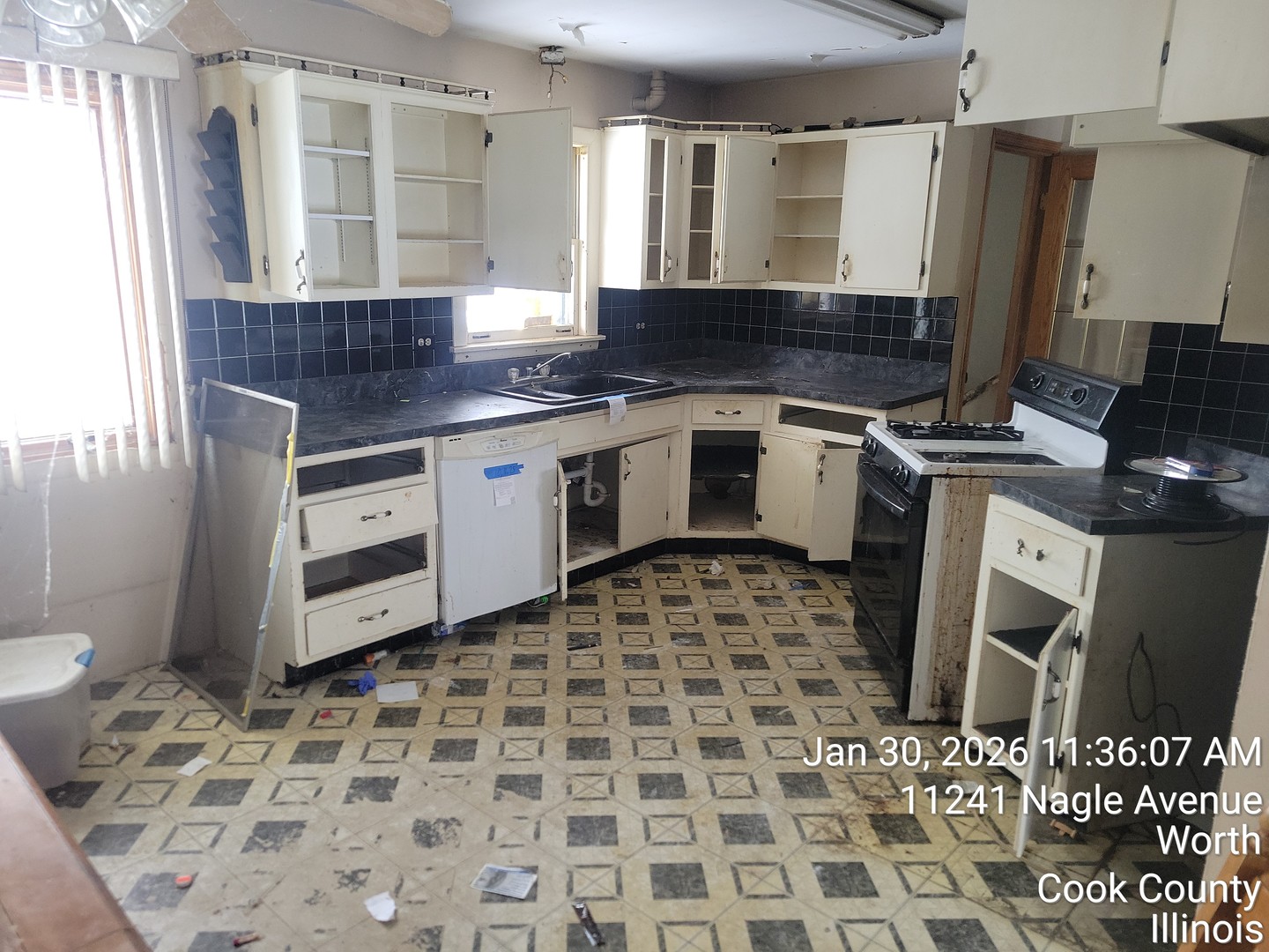 11241 S Nagle Avenue, Worth, IL 60482