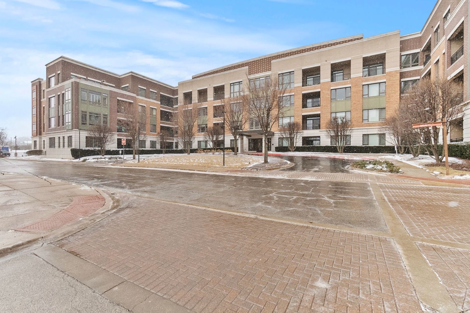 1000 VILLAGE CENTER Drive #102, Burr Ridge, IL 60527