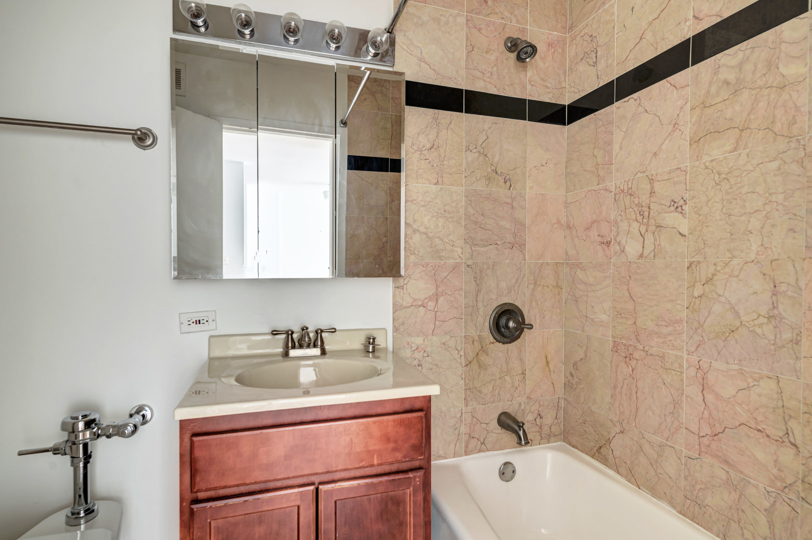 222 E PEARSON Street #203, Chicago, IL 60611