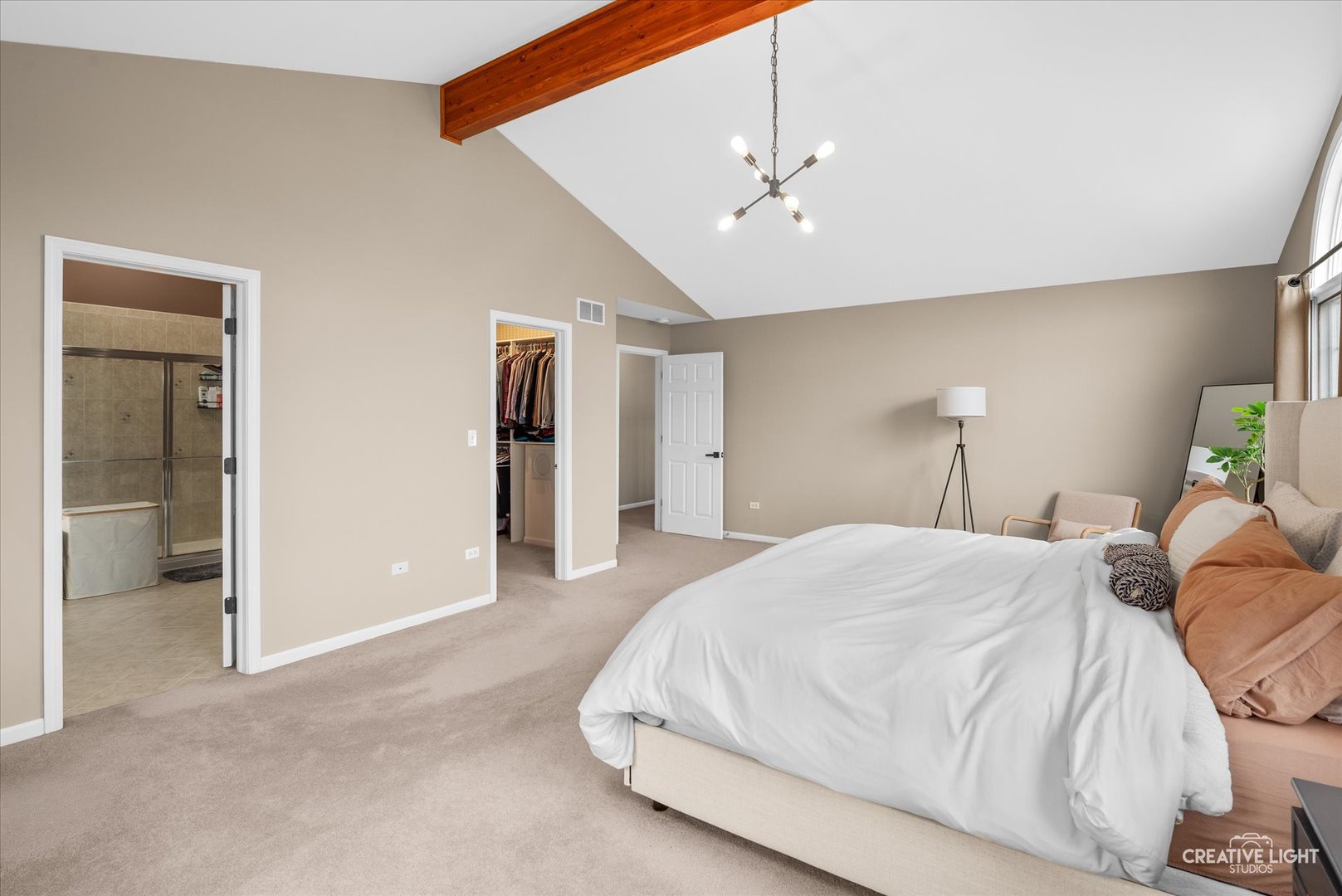 8146 Hampton Drive, Woodridge, IL 60517