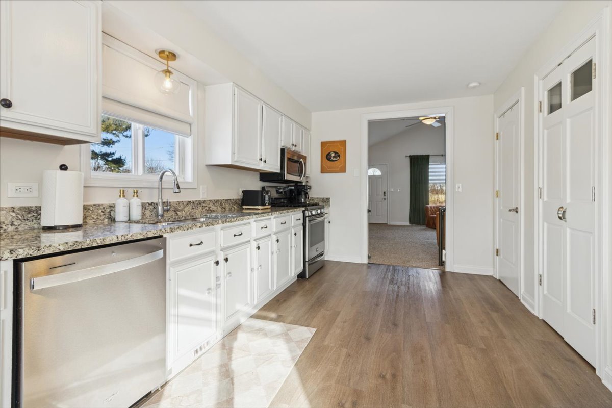 27W585 Galusha Avenue, Warrenville, IL 60555