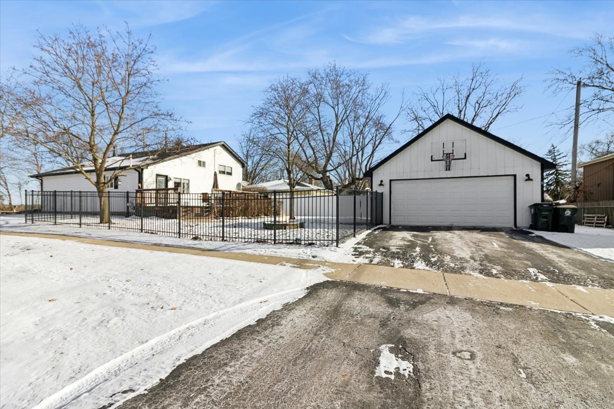 27W585 Galusha Avenue, Warrenville, IL 60555