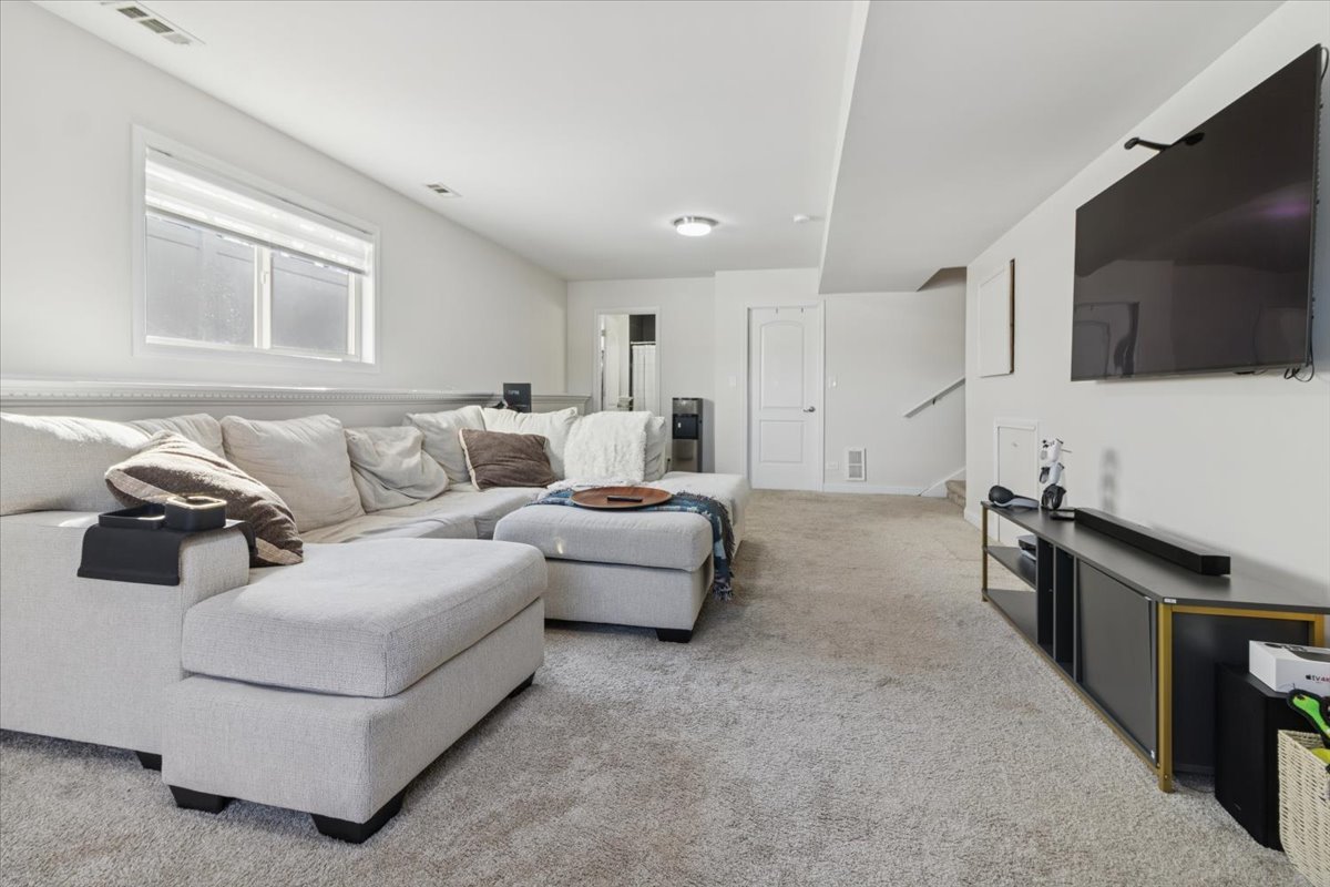 27W585 Galusha Avenue, Warrenville, IL 60555