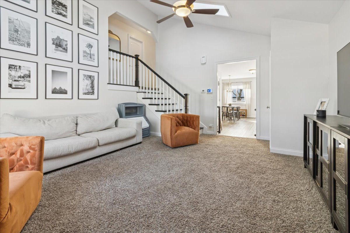 27W585 Galusha Avenue, Warrenville, IL 60555