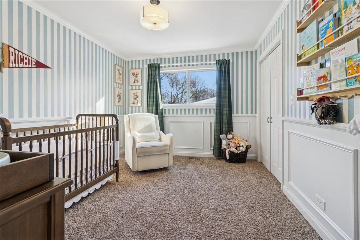 27W585 Galusha Avenue, Warrenville, IL 60555