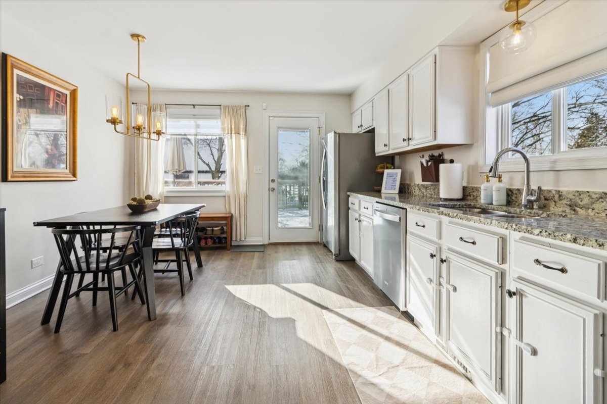 27W585 Galusha Avenue, Warrenville, IL 60555