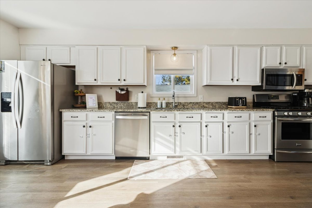 27W585 Galusha Avenue, Warrenville, IL 60555