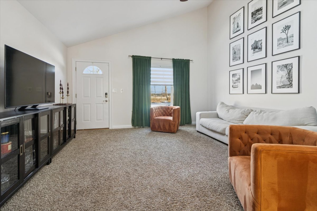 27W585 Galusha Avenue, Warrenville, IL 60555