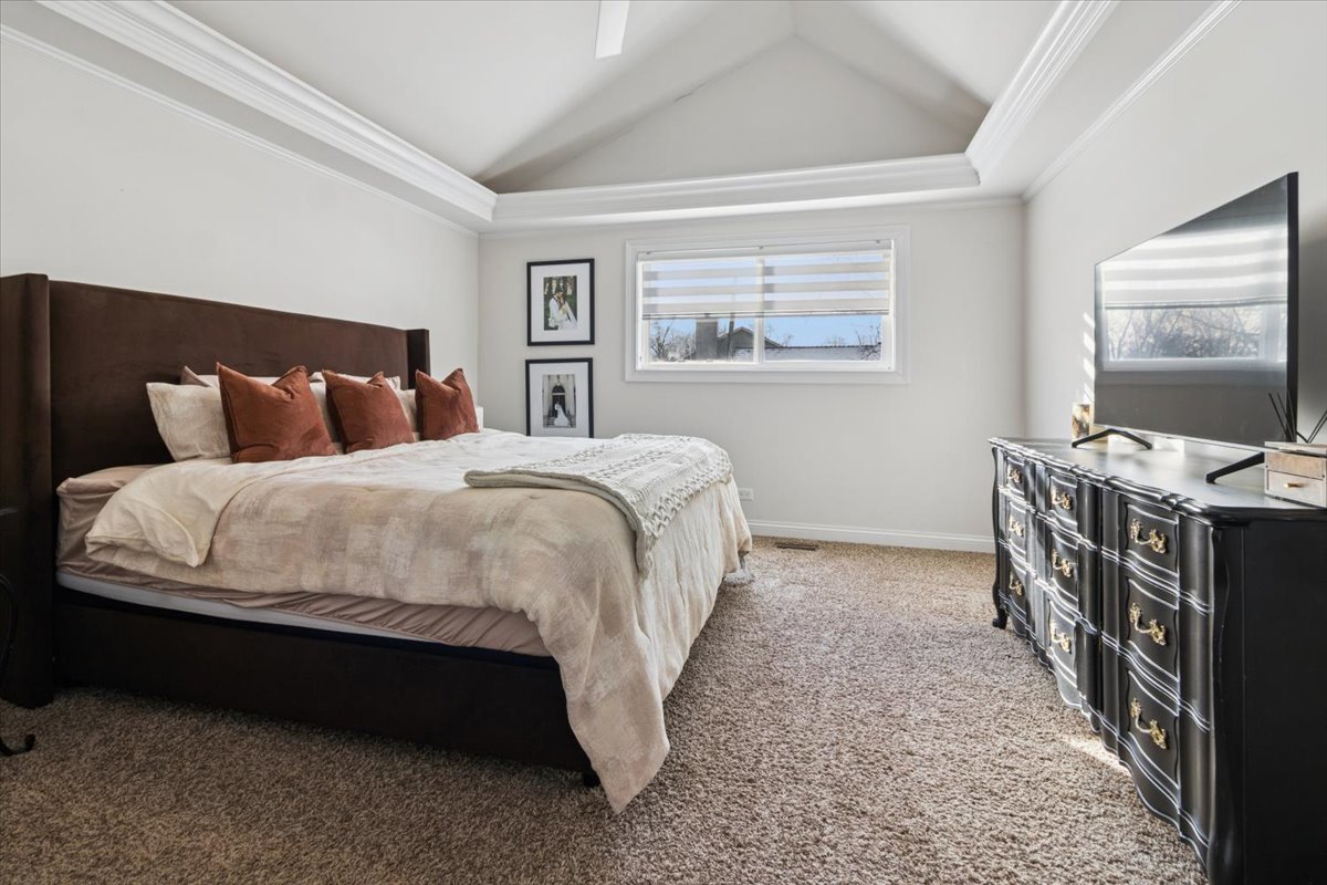 27W585 Galusha Avenue, Warrenville, IL 60555