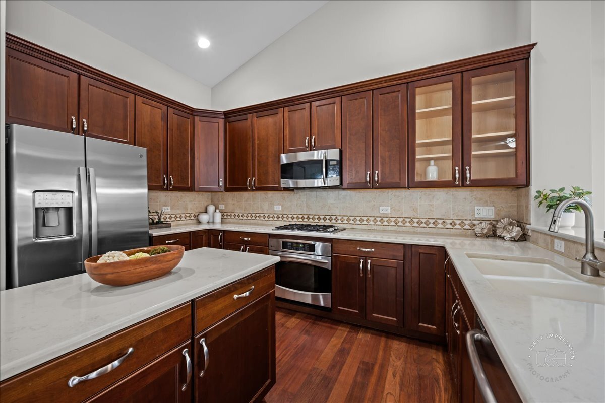 2843 Hillcrest Circle, Naperville, IL 60564