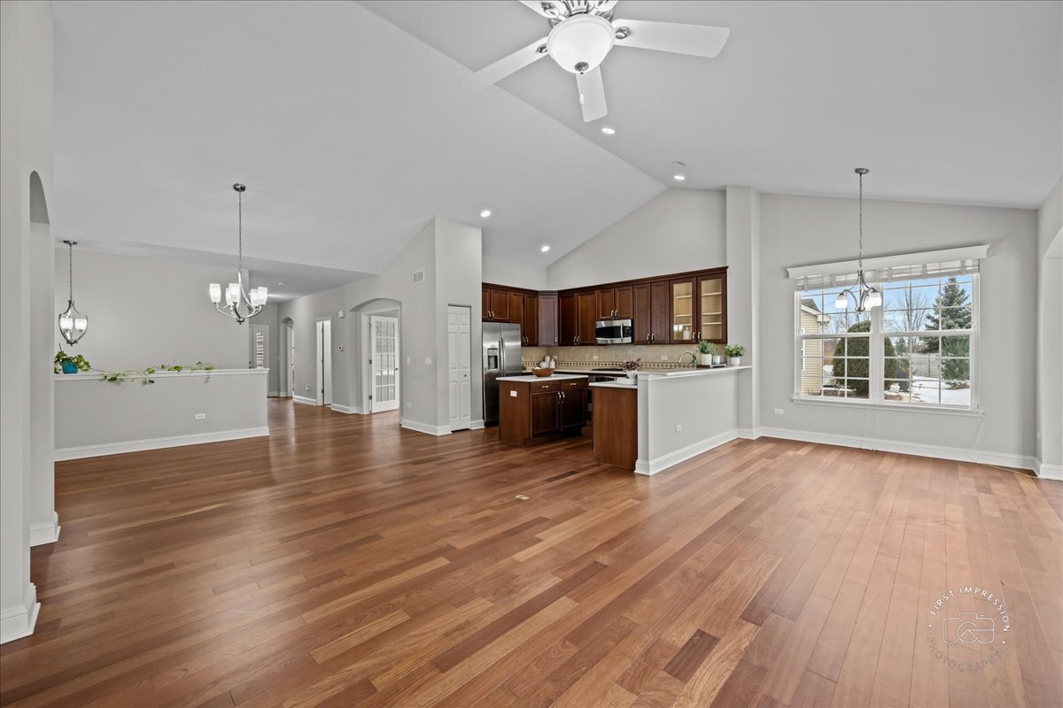 2843 Hillcrest Circle, Naperville, IL 60564