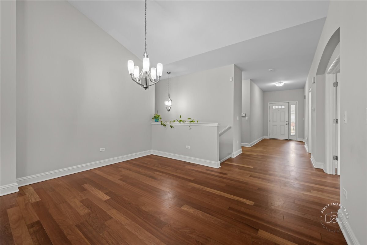 2843 Hillcrest Circle, Naperville, IL 60564