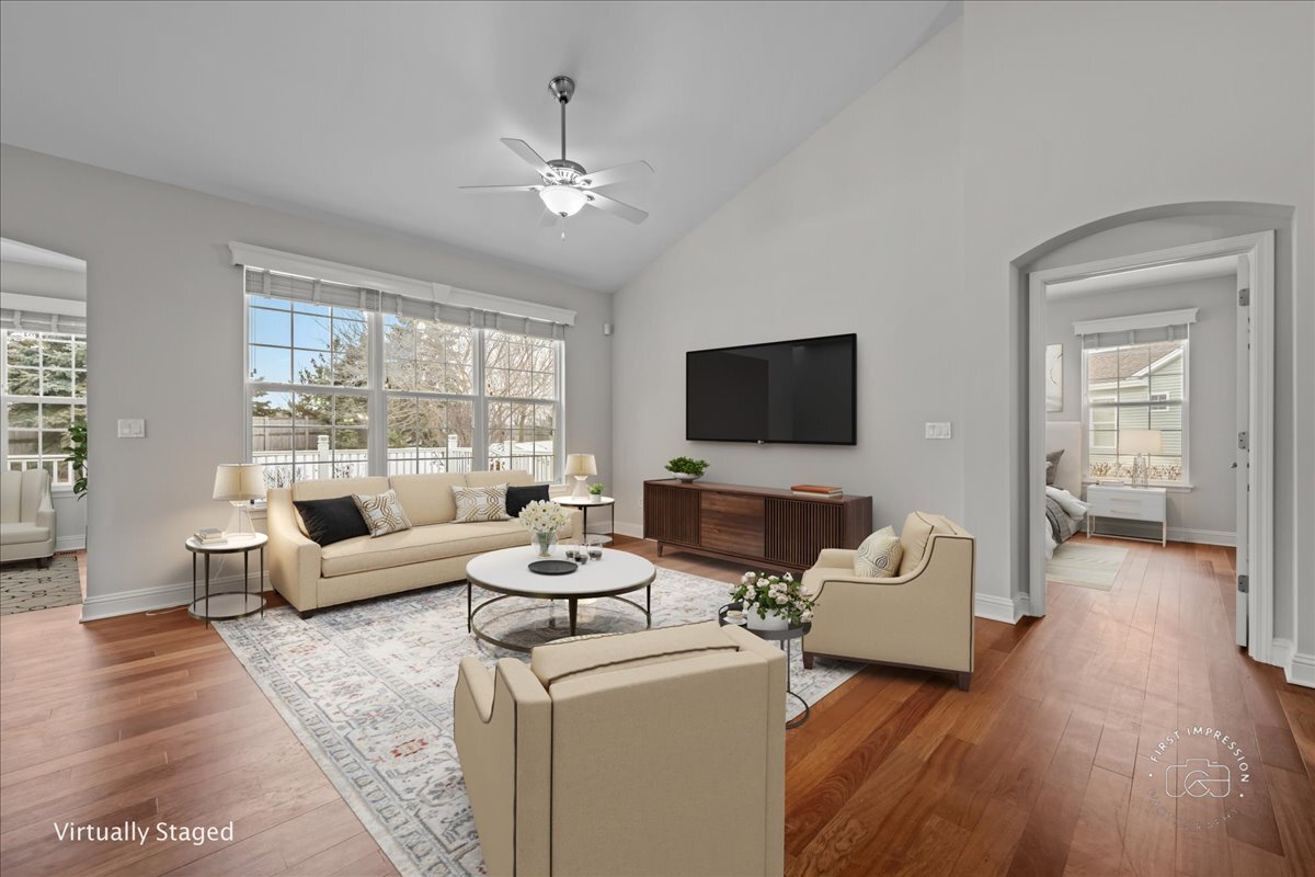 2843 Hillcrest Circle, Naperville, IL 60564