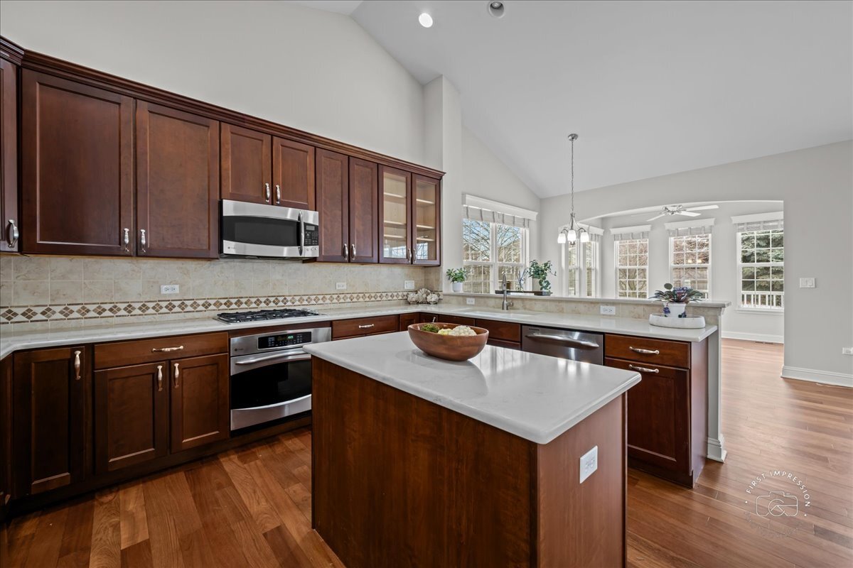 2843 Hillcrest Circle, Naperville, IL 60564