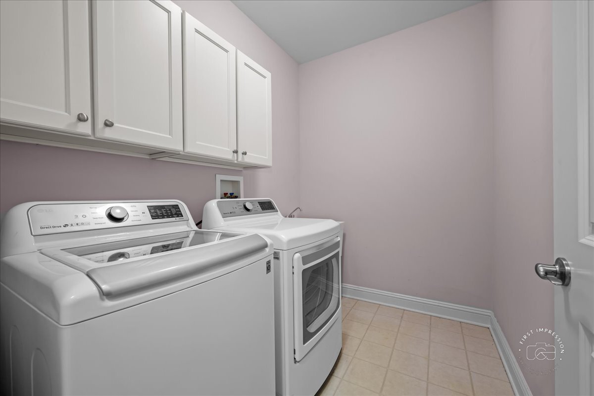 2843 Hillcrest Circle, Naperville, IL 60564