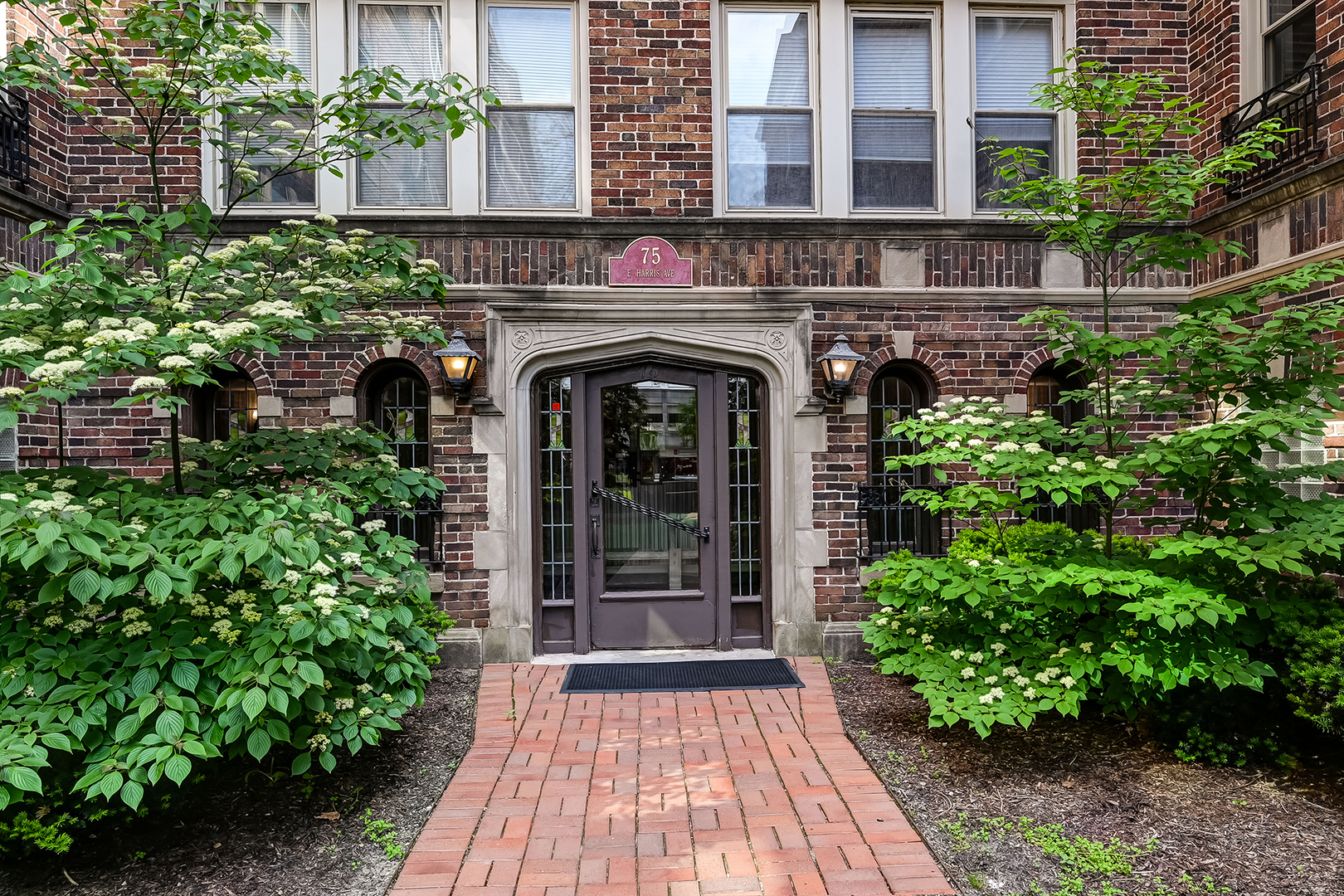 75 E Harris Avenue #3C, La Grange, IL 60525