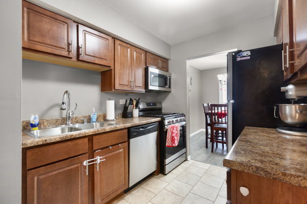 4022 Oxford Court, Streamwood, IL 60107