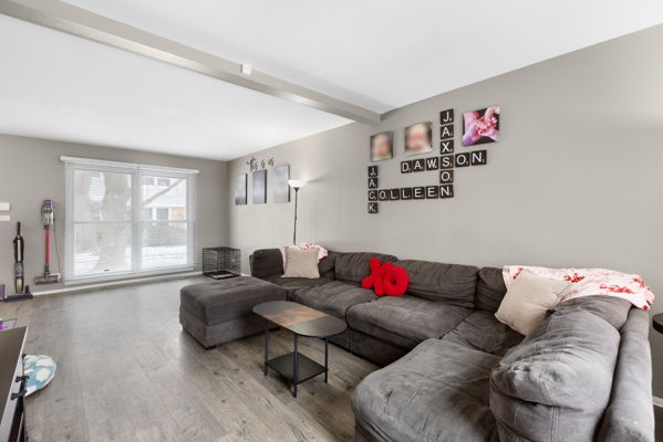 4022 Oxford Court, Streamwood, IL 60107