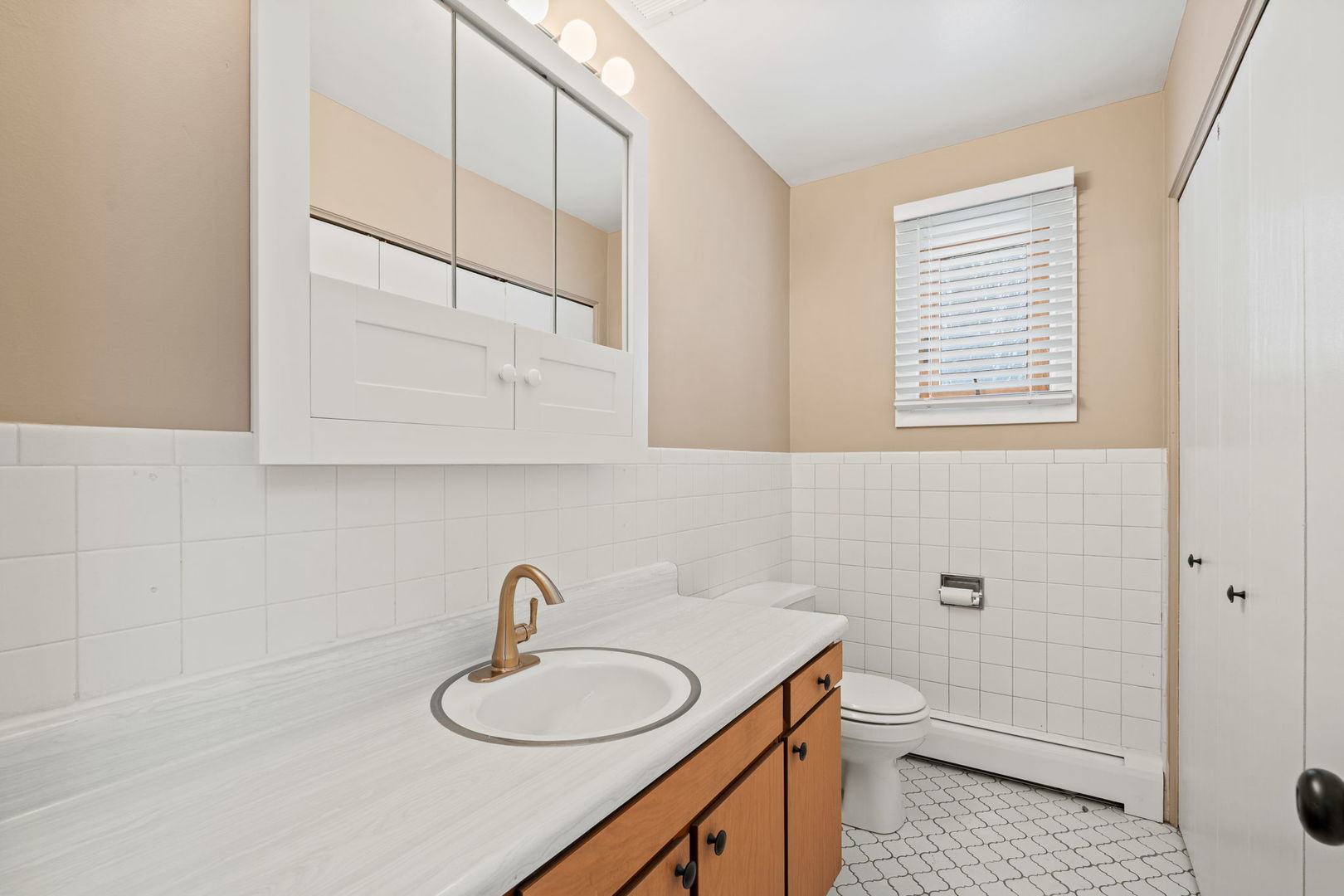 2737 Spruce Street, River Grove, IL 60171