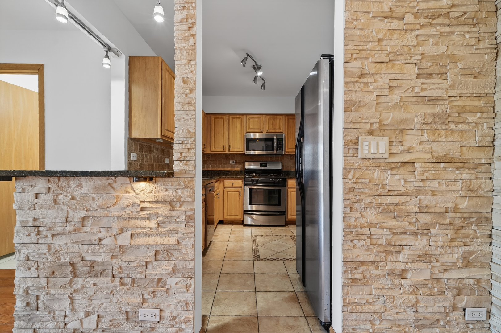 3000 Bayside Drive #202, Palatine, IL 60074