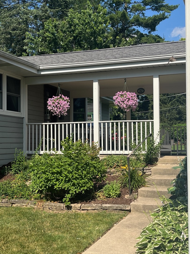 235 Cumnor Avenue, Glen Ellyn, IL 60137