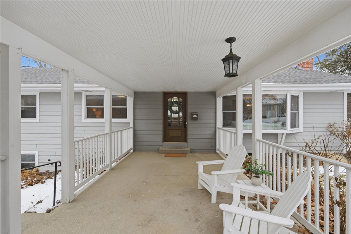 235 Cumnor Avenue, Glen Ellyn, IL 60137