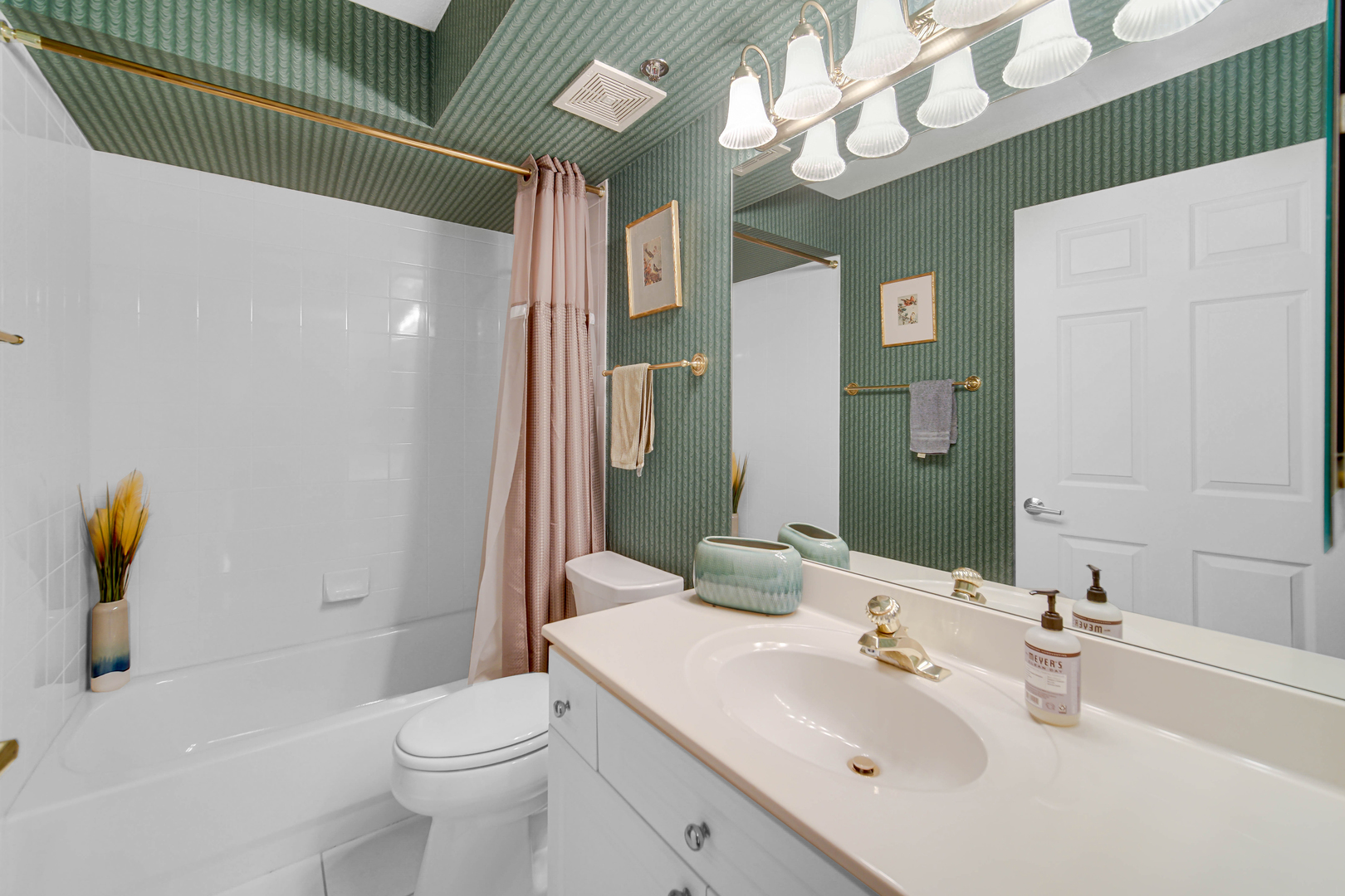 730 Creekside Drive #405C, Mount Prospect, IL 60056