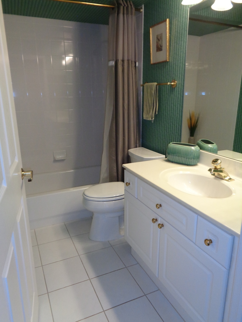 730 Creekside Drive #405C, Mount Prospect, IL 60056